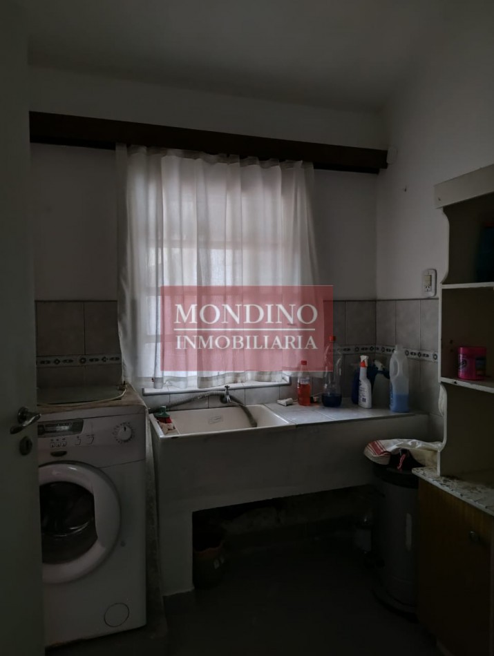 IMPORTANTE INMUEBLE VENTA CENTRO MONTE MAIZ.-