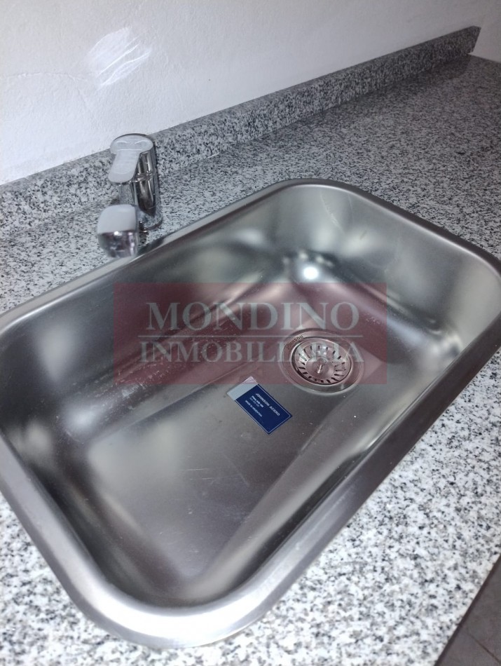 PH independiente de 2 dormitorios con terraza y balcon.-