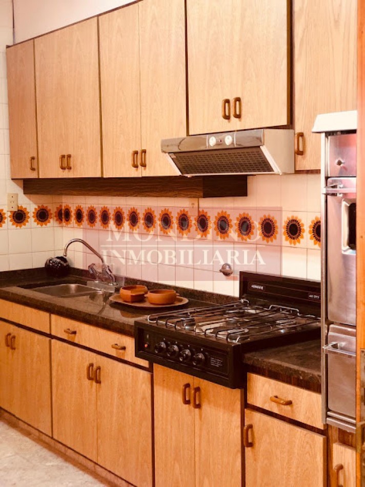 Casa en venta frente a la plaza de W. Escalante | 3 dormitorios y ubicacion privilegiada