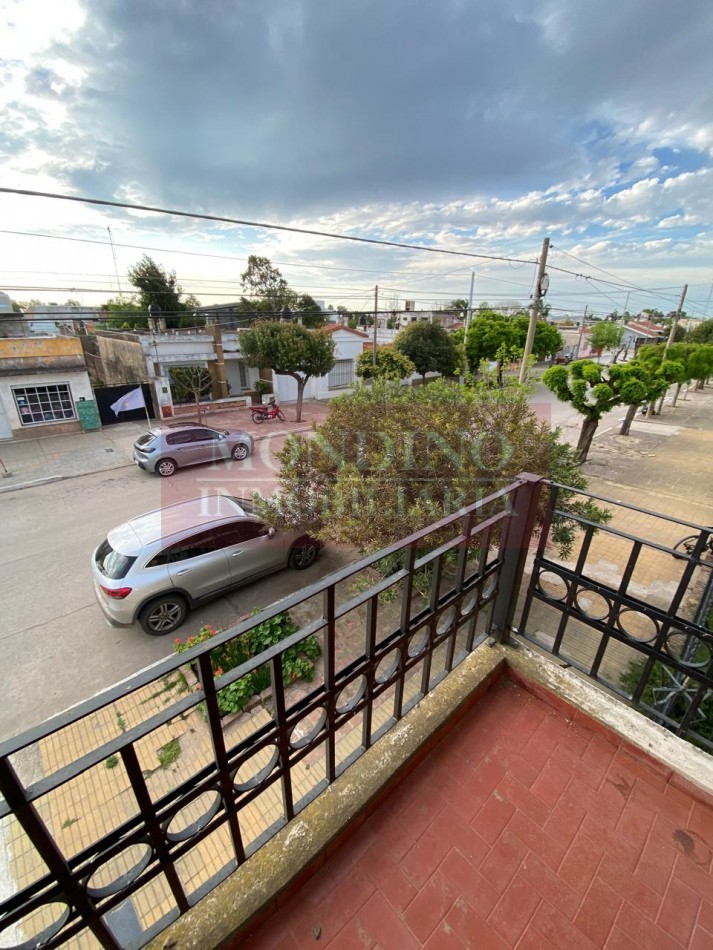 Casa de Categoria en pleno centro Laborde con departamento y consultorio
