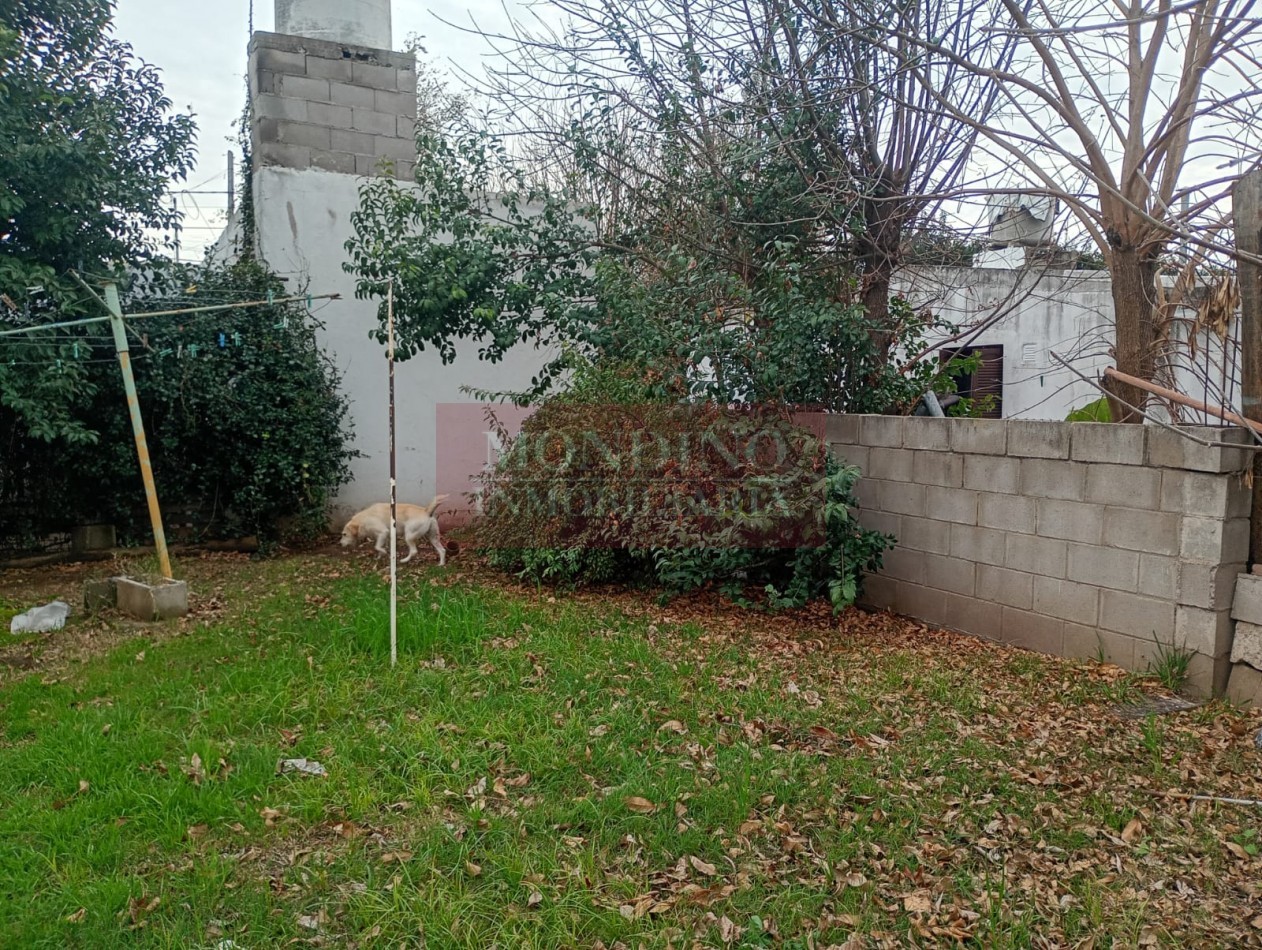 Casa con departamento en esquina: Amplitud y excelente ubicacion en Monte Maiz