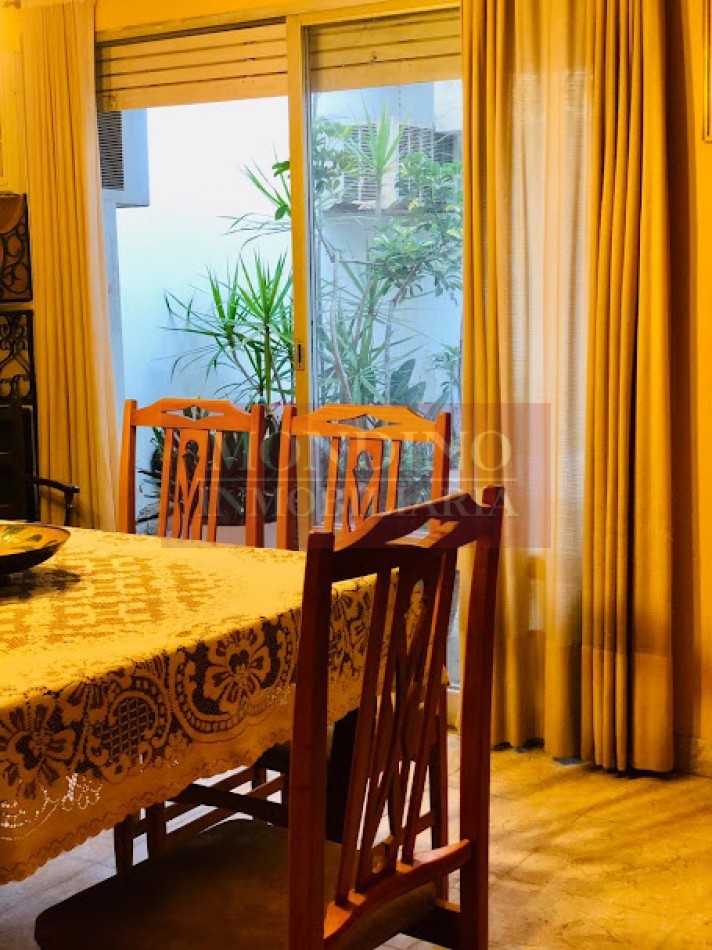 Casa en venta frente a la plaza de W. Escalante | 3 dormitorios y ubicacion privilegiada