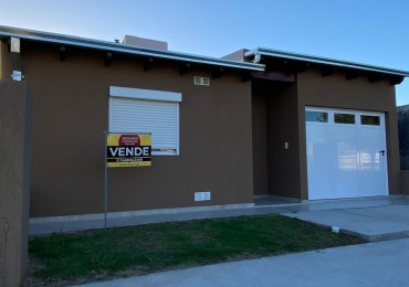 VENDO CASA A ESTRENAR - W. ESCALANTE - CENTRO