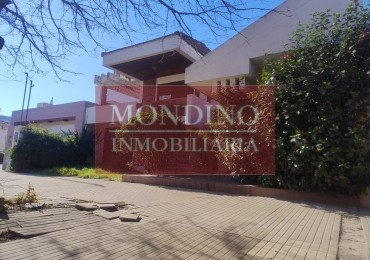VENTA CASA CATEGORIA MONTE MAIZ - CENTRO - CON ESP. P/CONSULTORIO