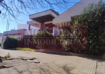 VENTA CASA CATEGORIA MONTE MAIZ - CENTRO - CON ESP. P/CONSULTORIO
