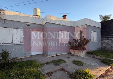 ALQUILO CASA TRES DORMITORIOS - DOS BAÑOS - MONTE MAIZ