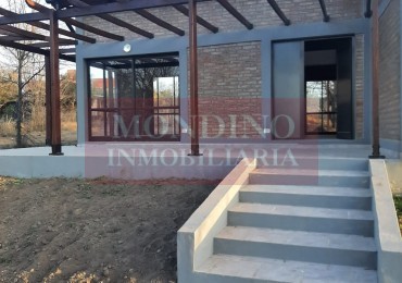 Casa de 2 dormitorios con amplio terreno en barrio Santa Monica, Santa Rosa de Calamuchita.-